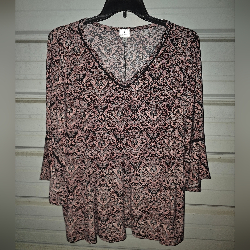 3x Plus Size Dressbarn Women's V-Neck Pink and Black Patterned Top Shirt